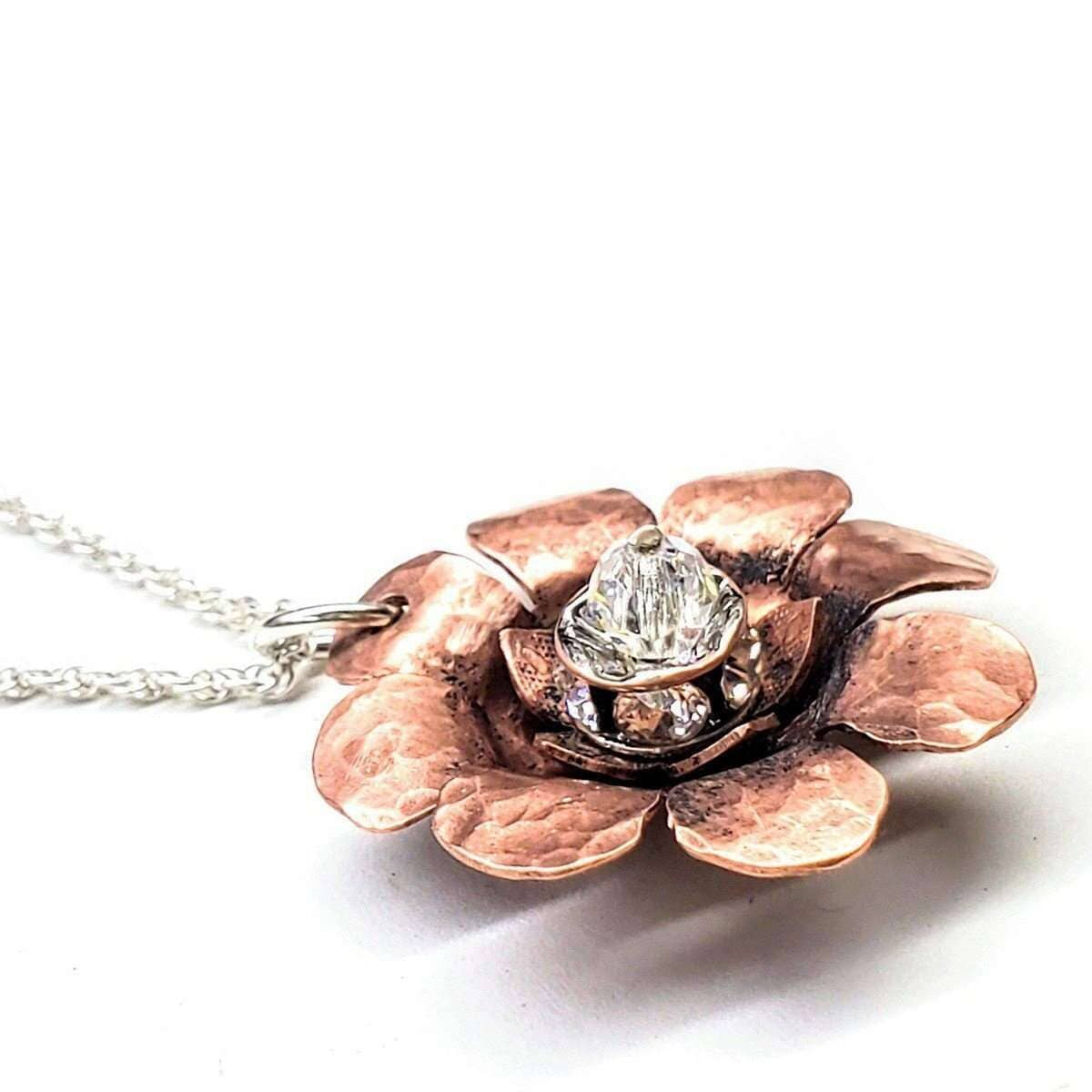 🌸 Collana Spinner “Petalo di Cristallo” – Eleganza che fiorisce nei tuoi gesti