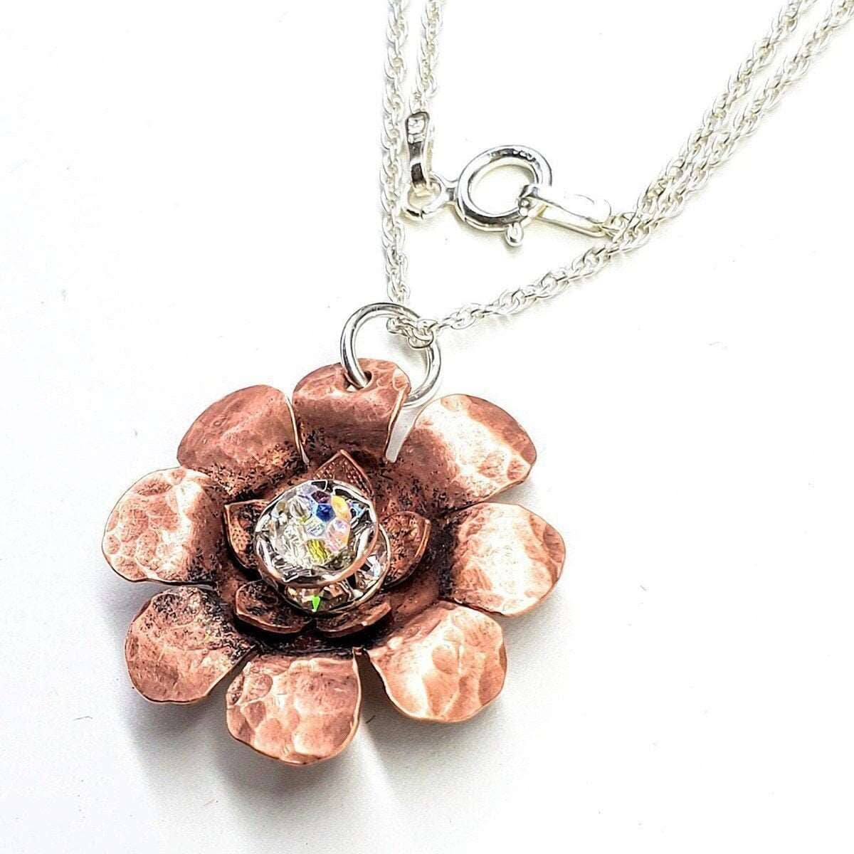 🌸 Collana Spinner “Petalo di Cristallo” – Eleganza che fiorisce nei tuoi gesti
