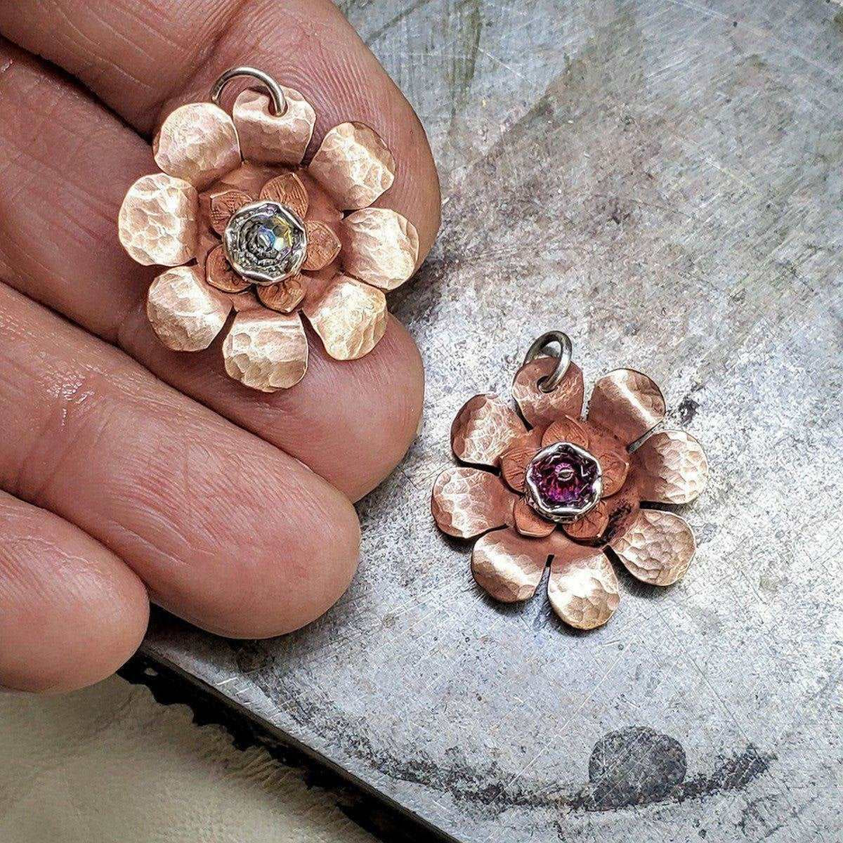 🌸 Collana Spinner “Petalo di Cristallo” – Eleganza che fiorisce nei tuoi gesti