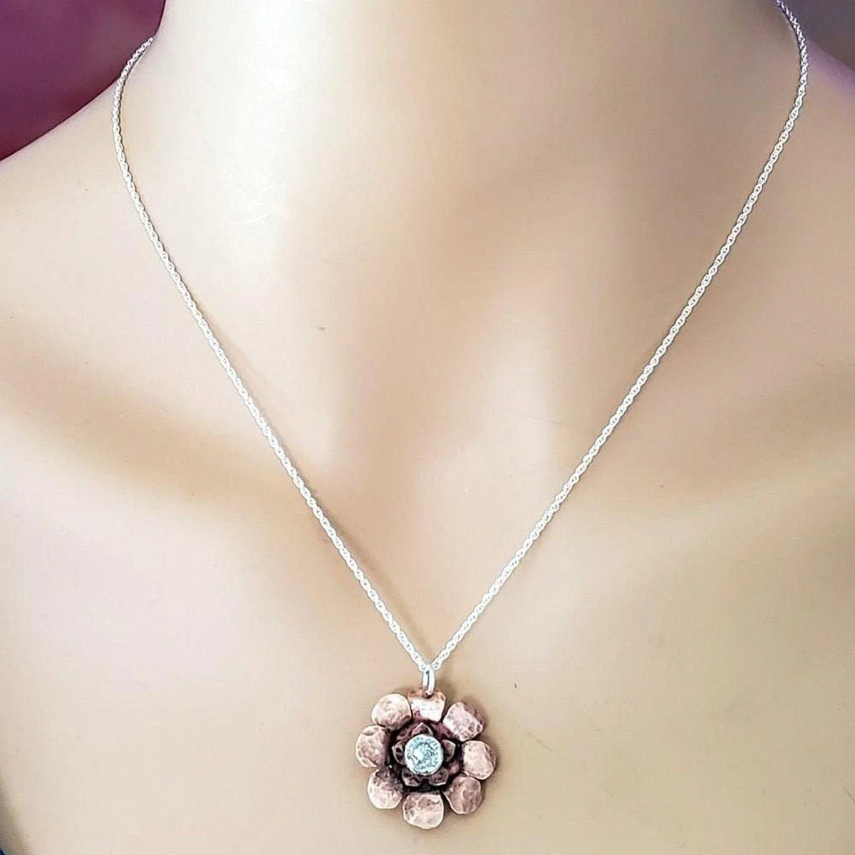 🌸 Collana Spinner “Petalo di Cristallo” – Eleganza che fiorisce nei tuoi gesti