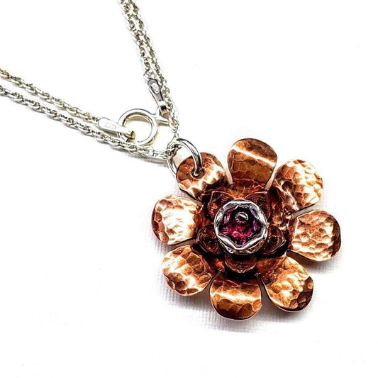 🌸 Collana Spinner “Petalo di Cristallo” – Eleganza che fiorisce nei tuoi gesti