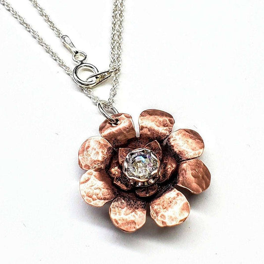 🌸 Collana Spinner “Petalo di Cristallo” – Eleganza che fiorisce nei tuoi gesti